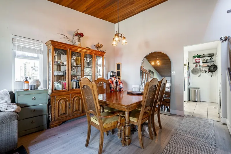 14478 85A AVENUE - photo 4 of 25