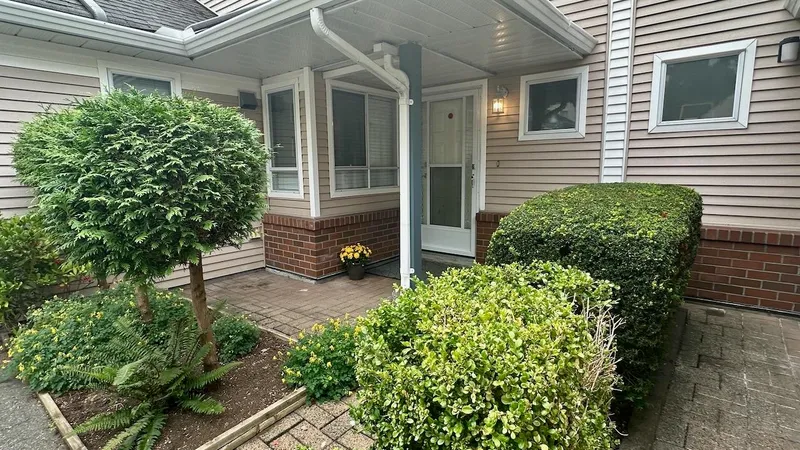 138 14154 103 AVENUE - photo 2 of 25