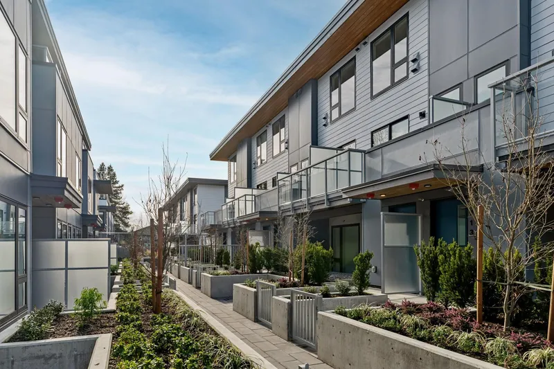 210 921 GRANT STREET - photo 1 of 10