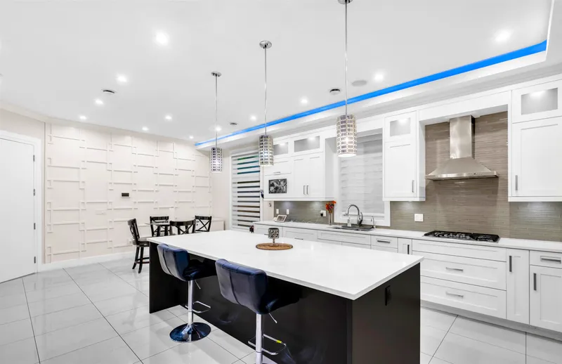 11899 74B AVENUE - photo 2 of 25