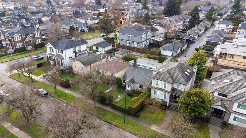 3555 TRAFALGAR STREET - photo 3 of 25