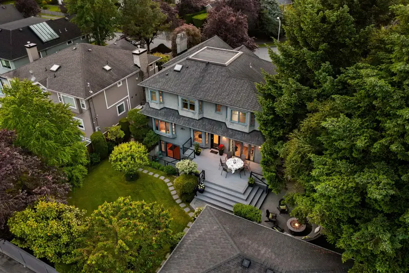 2318 OLIVER CRESCENT - photo 2 of 25