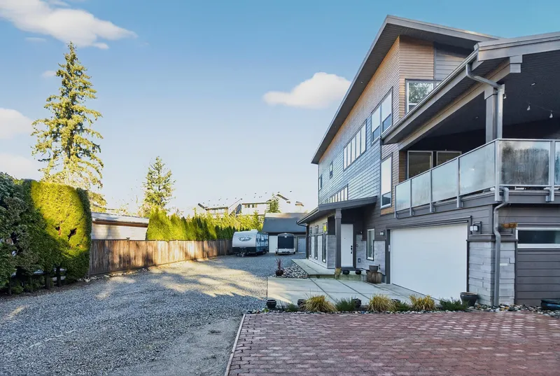 24025 FERN CRESCENT - photo 2 of 25