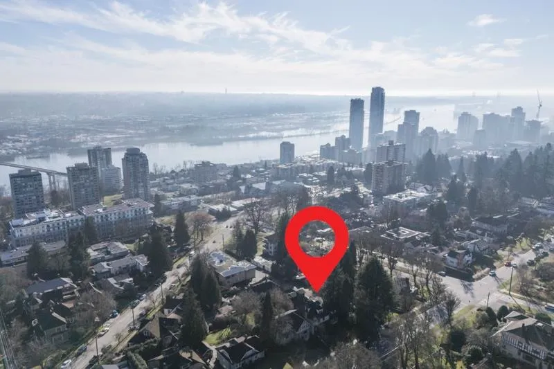 118 QUEENS AVENUE - photo 3 of 21