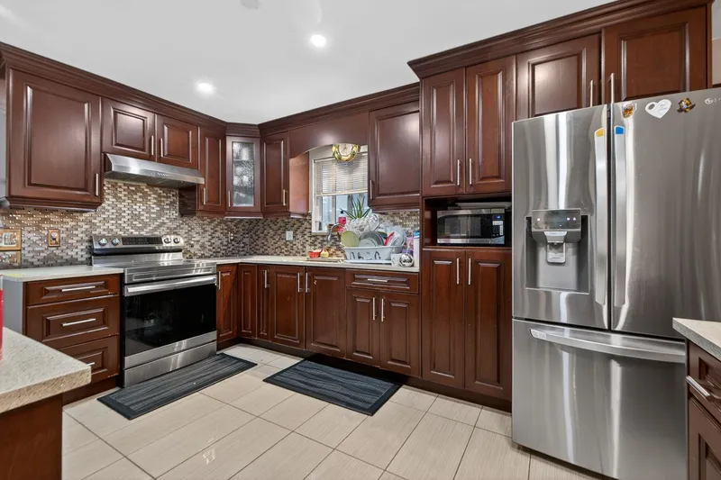 7576 140 STREET - photo 1 of 25