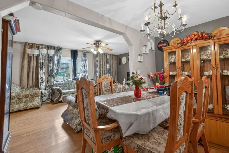 7576 140 STREET - photo 4 of 25