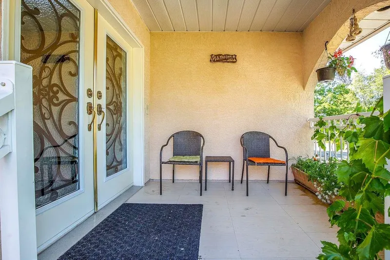 12224 68 AVENUE - photo 3 of 25