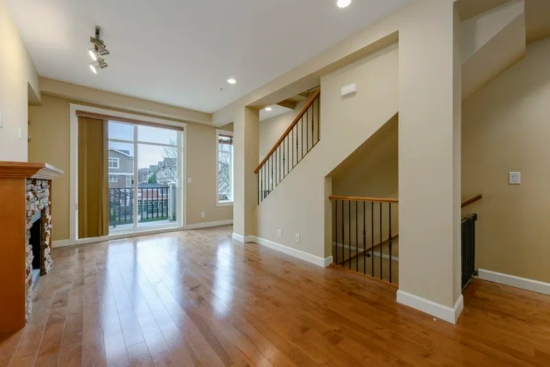 38 20738 84 AVENUE - photo 4 of 25