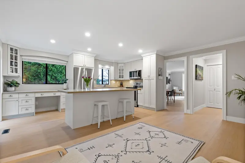 14304 18 AVENUE - photo 3 of 25