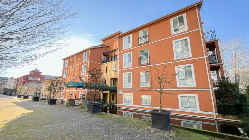 128 3 RIALTO COURT - photo 2 of 24