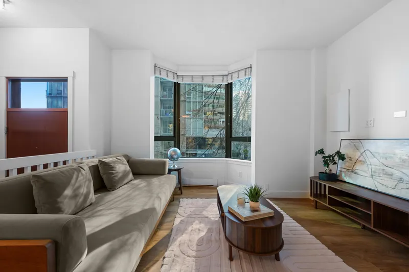 203 1238 MELVILLE STREET - photo 2 of 25