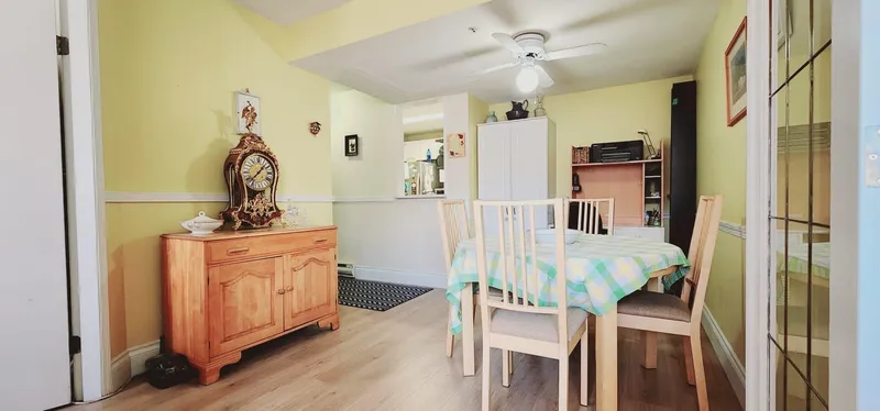 208 811 HELMCKEN STREET - photo 3 of 15