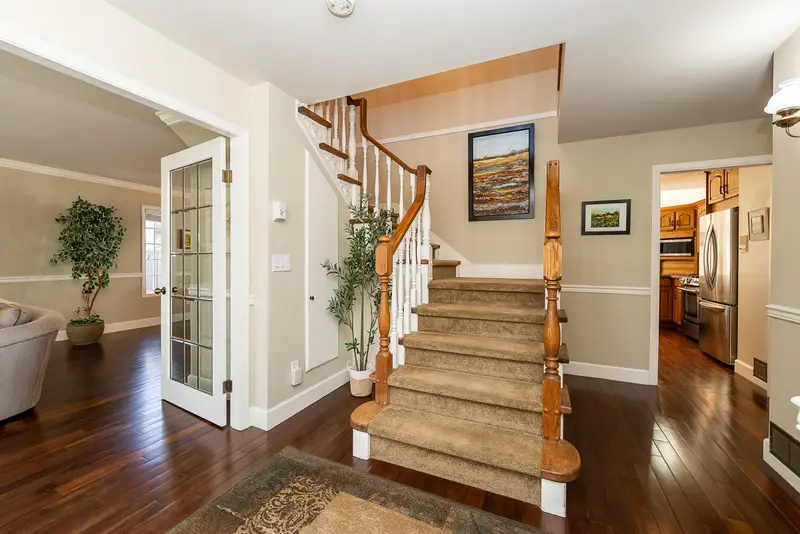 408 RIVERVIEW CRESCENT - photo 2 of 25