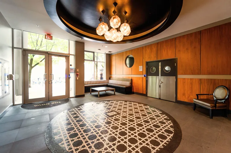 506 989 BEATTY STREET - photo 2 of 21