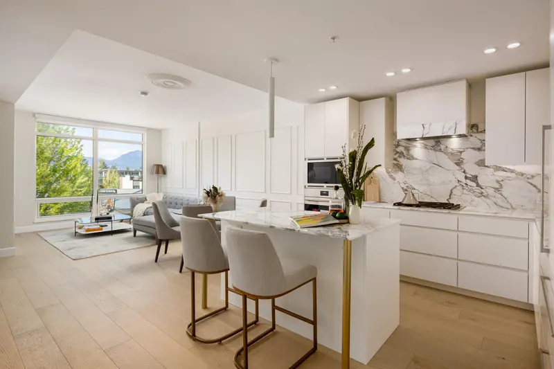 309 3668 W 10TH AVENUE - photo 2 of 25