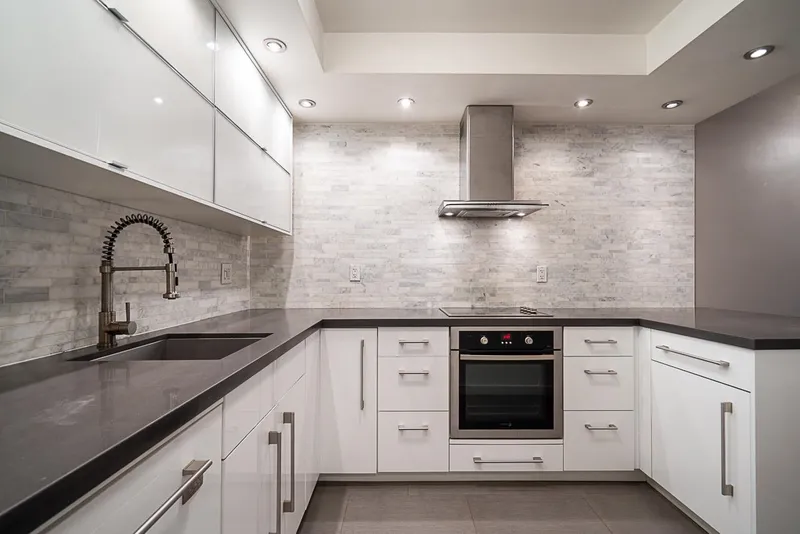 103 808 E 8TH AVENUE - photo 2 of 21