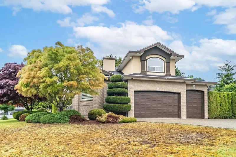 18467 55 AVENUE - photo 2 of 25