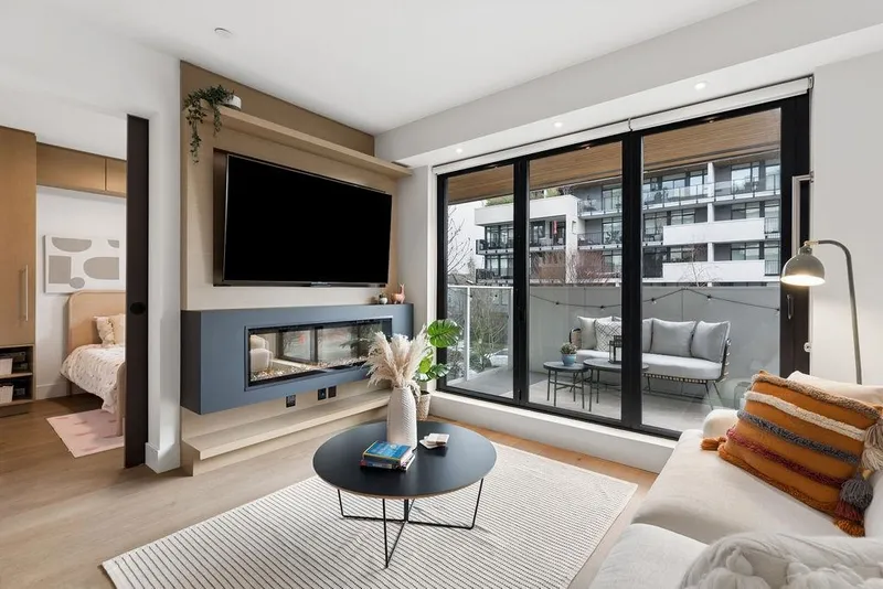 205 5089 QUEBEC STREET - photo 4 of 25