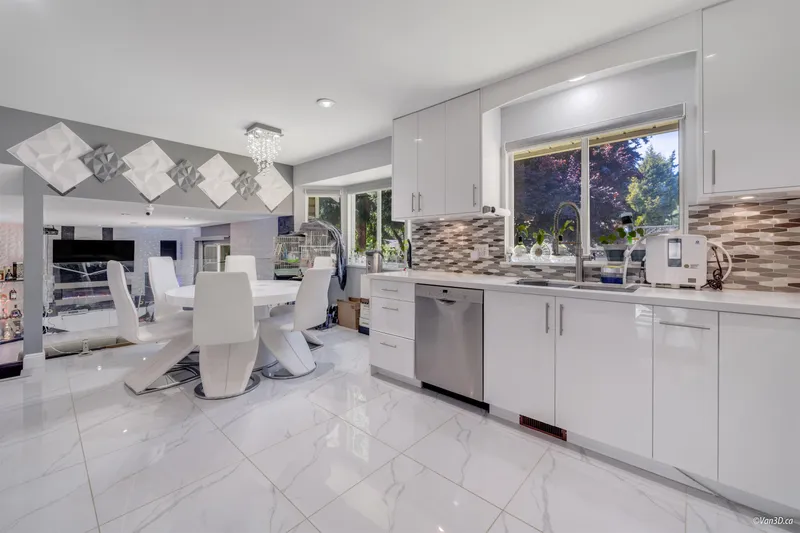 6841 142A STREET - photo 4 of 25