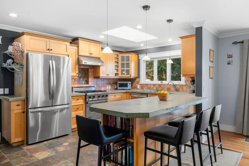 759 WINONA AVENUE - photo 2 of 25