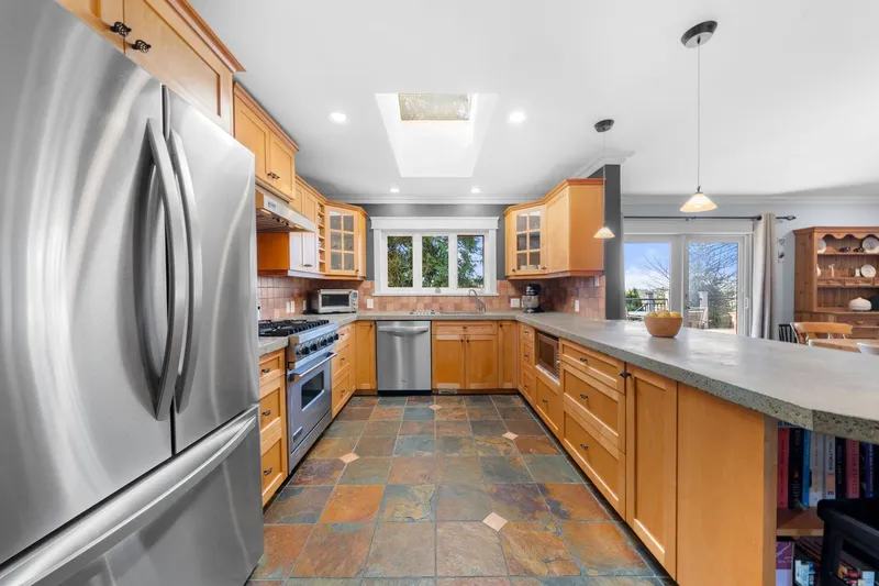 759 WINONA AVENUE - photo 4 of 25