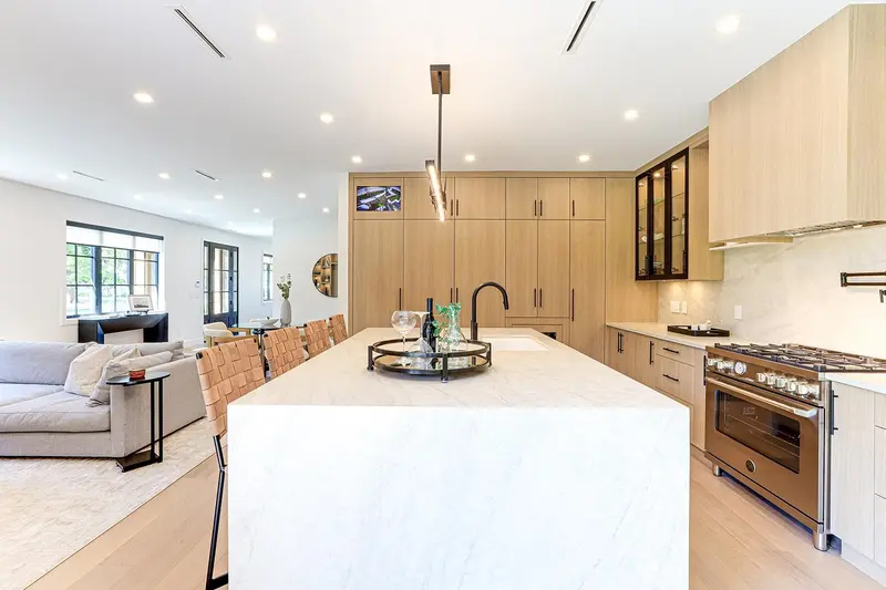 6009 16 AVENUE - photo 2 of 25