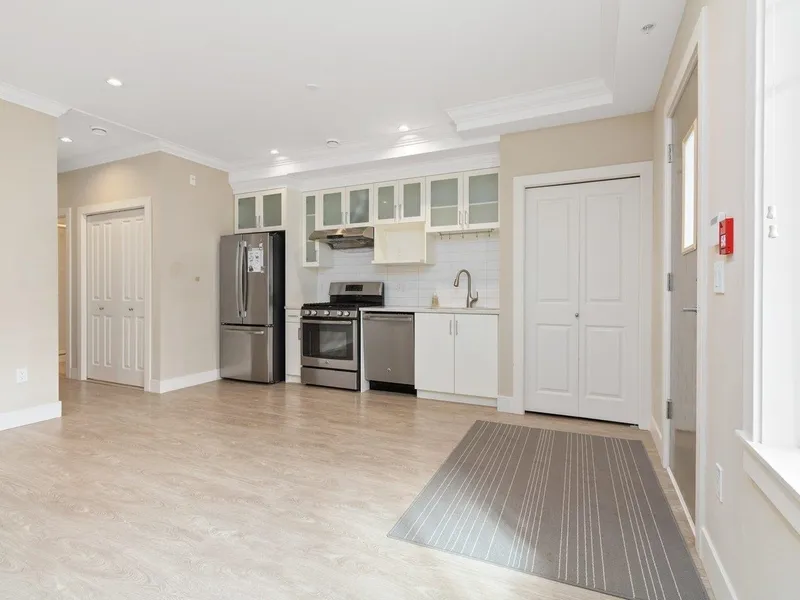 102 4577 SLOCAN STREET - photo 3 of 25