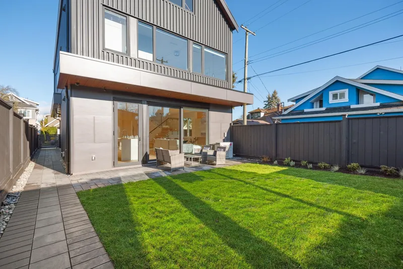 2 3620 W 20TH AVENUE - photo 2 of 25