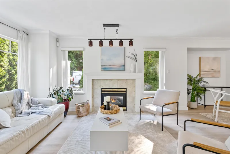 869 SEYMOUR BOULEVARD - photo 3 of 25