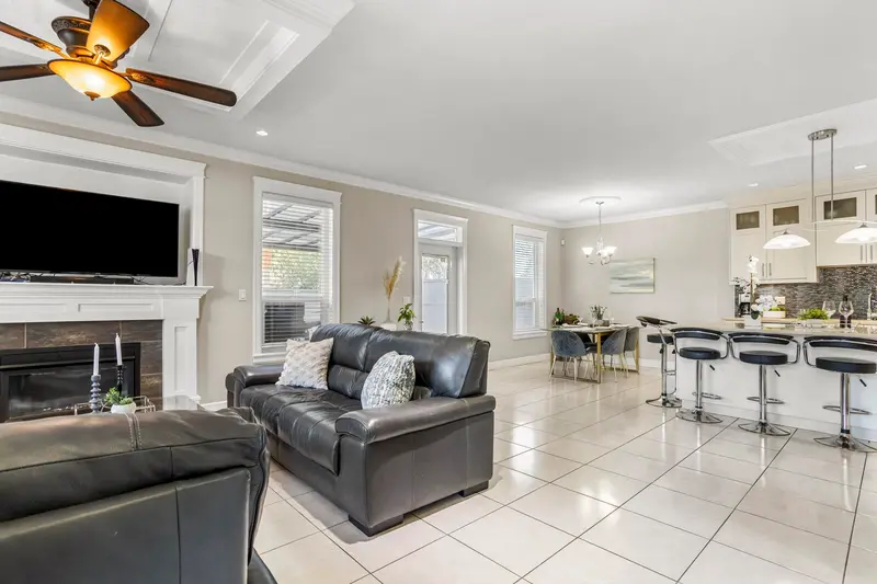 11790 80 AVENUE - photo 4 of 25