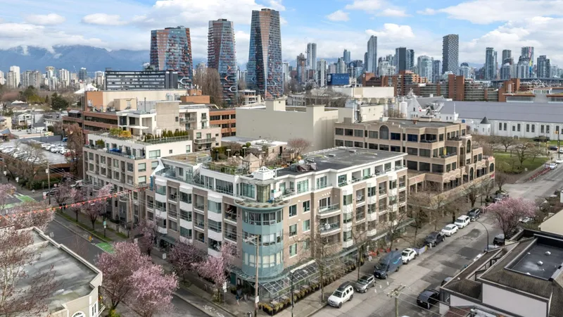 409 1688 CYPRESS STREET - photo 1 of 25