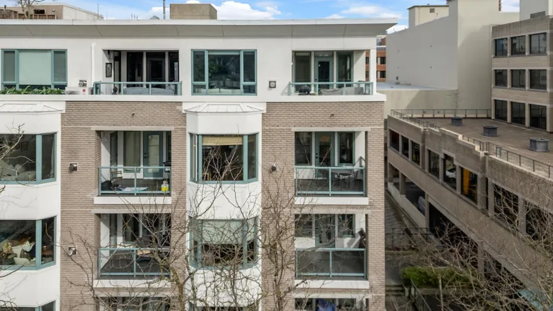 409 1688 CYPRESS STREET - photo 3 of 25