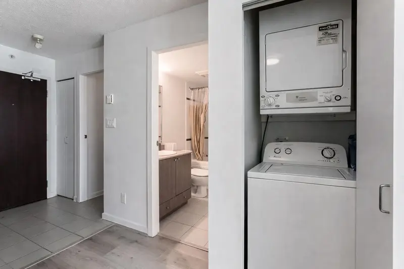 1906 610 GRANVILLE STREET - photo 4 of 13