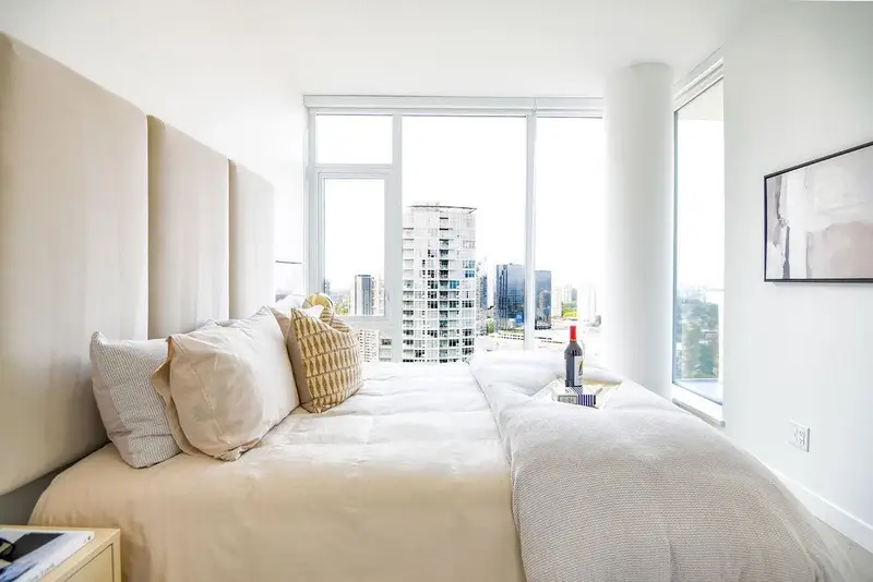 1406 4988 BENNETT STREET - photo 4 of 9