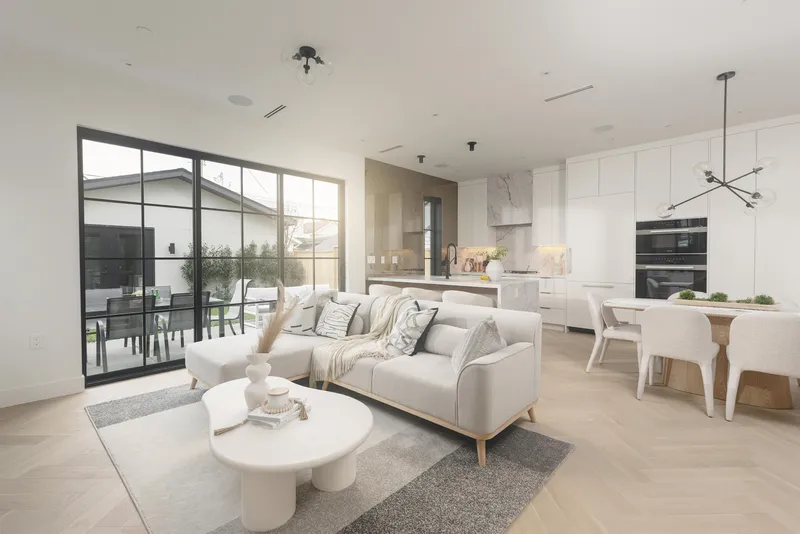 2 240 E 37TH AVENUE - photo 3 of 23