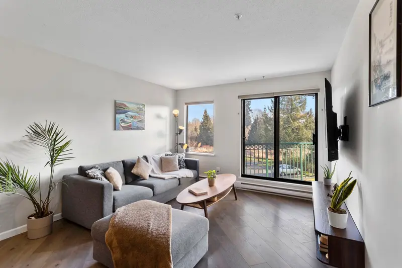 215 20454 53 AVENUE - photo 2 of 25