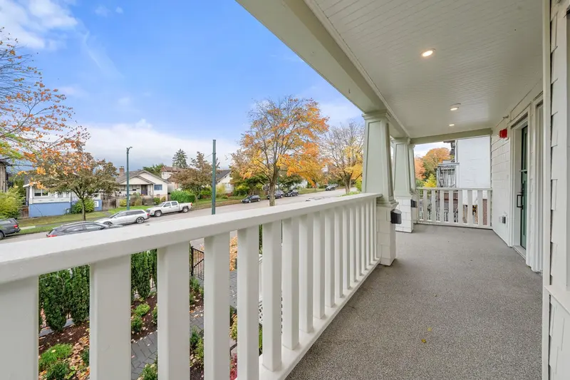 2528 MCGILL STREET - photo 4 of 25