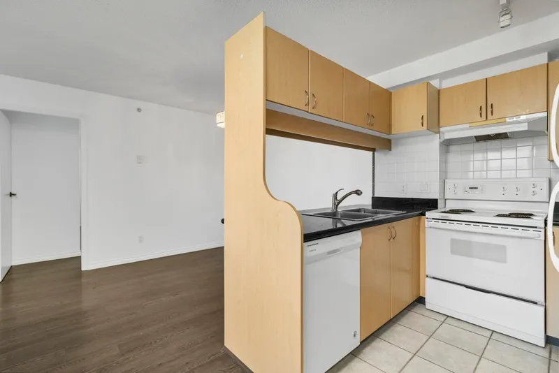 1106 6611 COONEY ROAD - photo 4 of 17