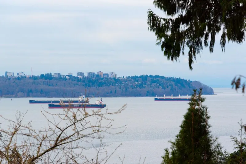 2338 OTTAWA AVENUE - photo 1 of 24