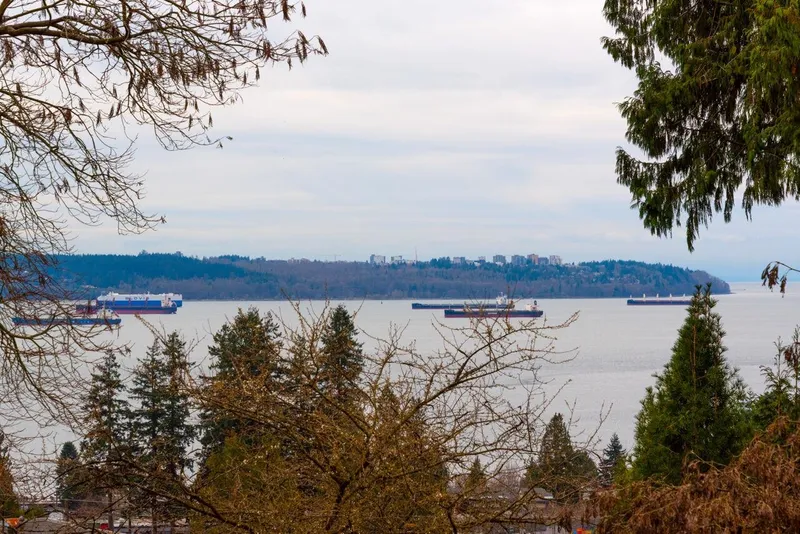 2338 OTTAWA AVENUE - photo 3 of 24