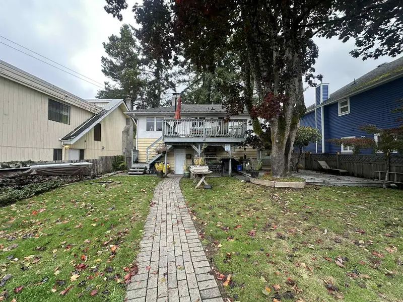 313 E 13TH STREET - photo 4 of 12