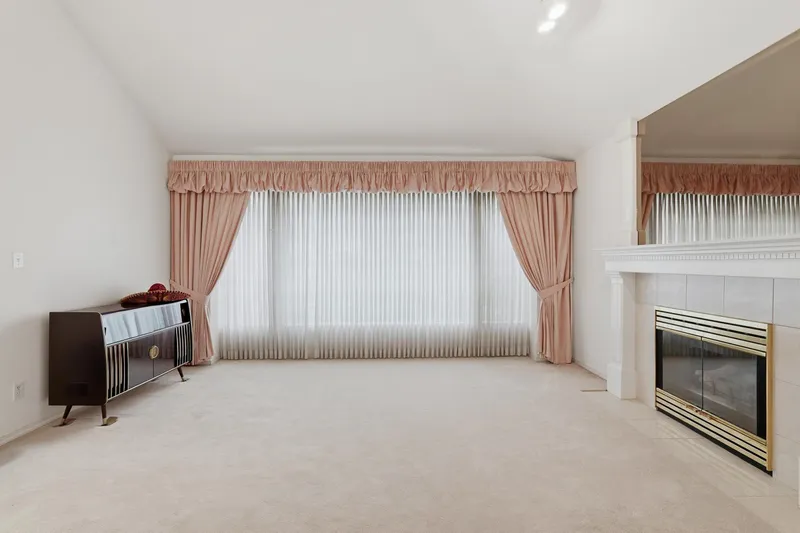 8 GREYSTONE PLACE - photo 3 of 25