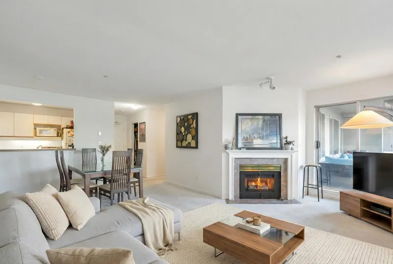 202 525 WHEELHOUSE SQUARE - photo 1 of 25