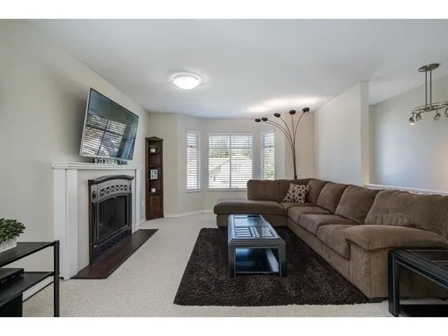 13526 64A AVENUE - photo 4 of 25