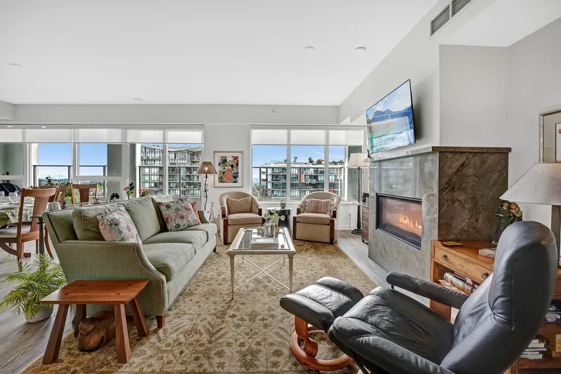 1302 1441 JOHNSTON ROAD - photo 2 of 25