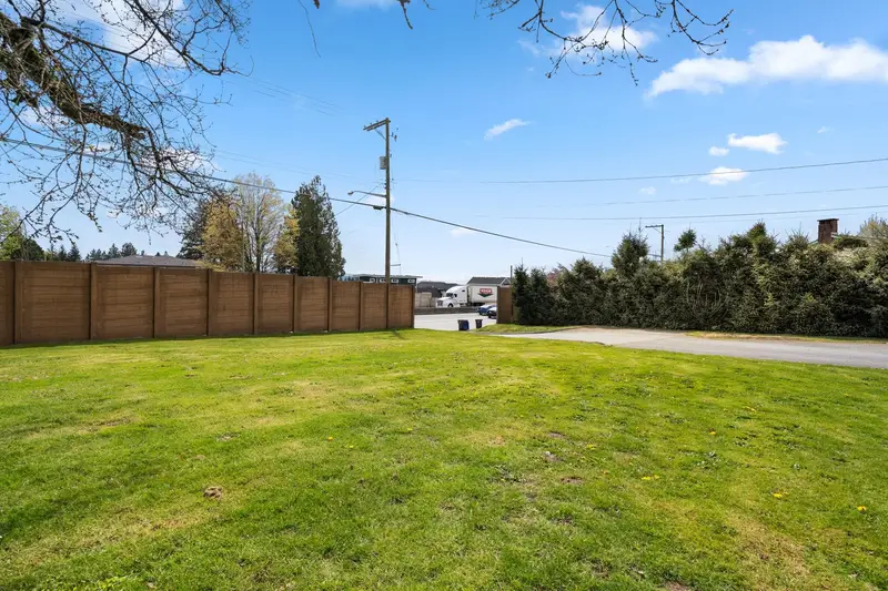 14633 56 AVENUE - photo 4 of 25