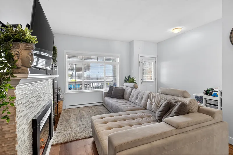 52 6852 193 STREET - photo 4 of 25