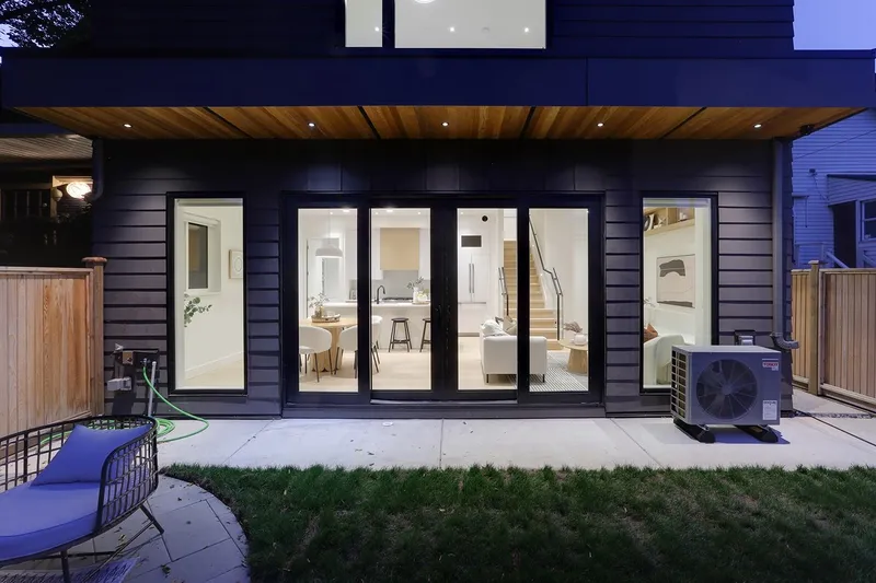 2 944 E 13 AVENUE - photo 2 of 23