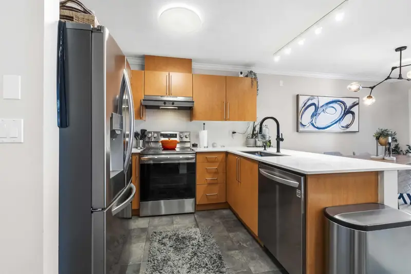 406 1150 E 29TH STREET - photo 3 of 25