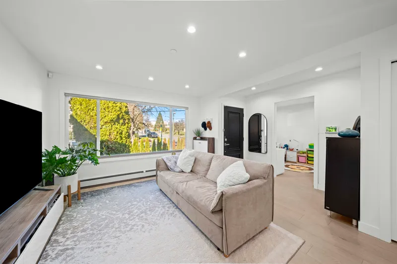 870 W 59TH AVENUE - photo 4 of 25